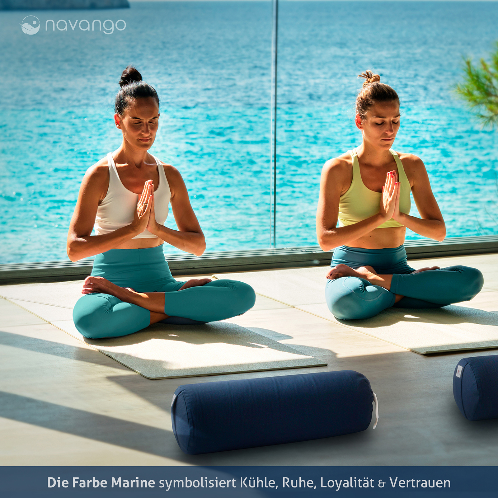 Die marine-blaue Farbe des Yoga-Bolsters ist von der Natur inspiriert. 